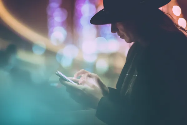 GRAPWIN Login — Instantly access your secure account A confident dealer surrounded by casino chips inviting players to access their GRAPWIN account, reflecting quick and easy login options.